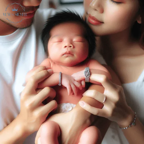 Vòng Bạc Đeo Tay Cho Em Bé